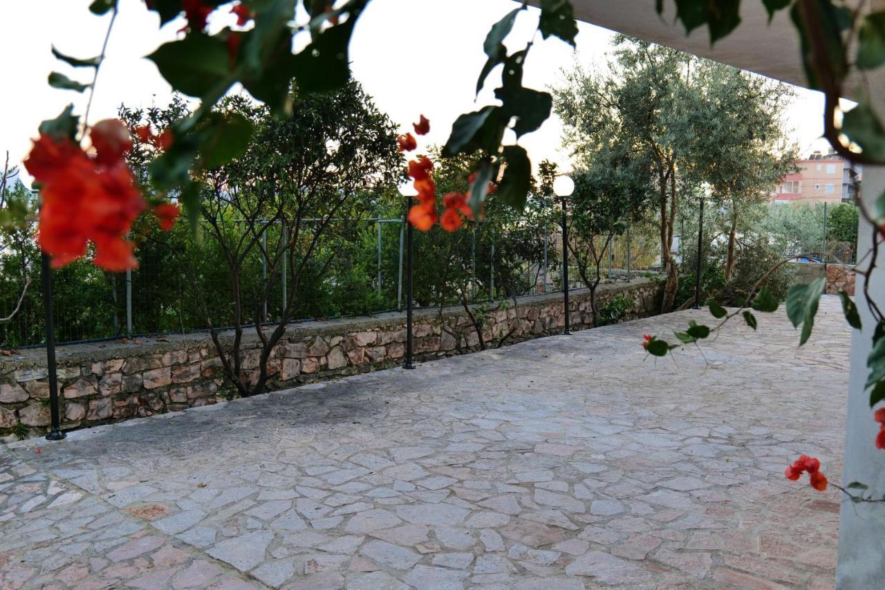 Davide Rooms Sarandë Exterior foto